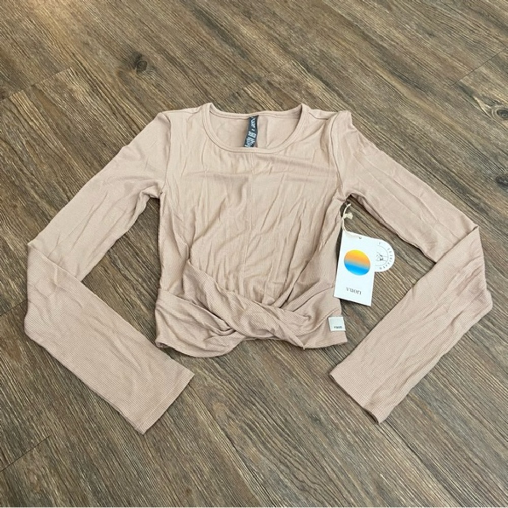 NWT Vuori Long Sleeve Cove Twist Tee in Coconut (Beige) XS
